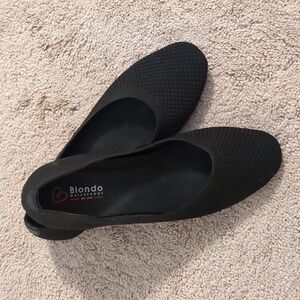 Blondo waterproof flats